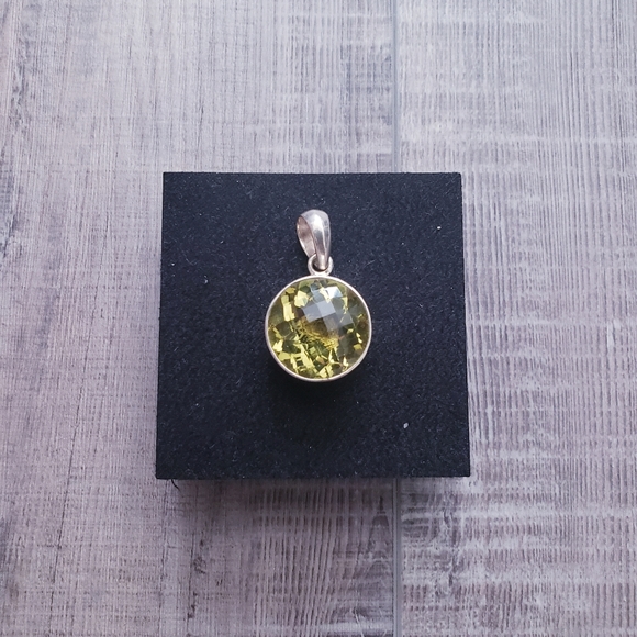 Vintage Sterling Silver Green Peridot Pendant - Picture 5 of 10